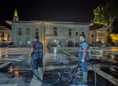 Sur ilçesinde gece temizlik çalışması yapıldı