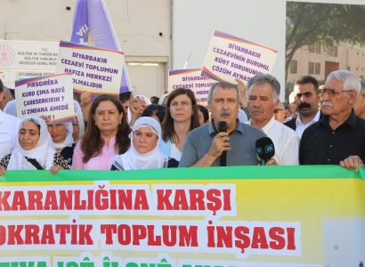 Eşbaşkanlar, Diyarbakır 5 No’lu Cezaevi önünde düzenlenen açıklamaya katıldı