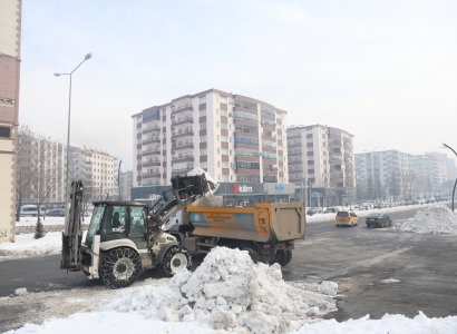 Trafik yoğunluğunu gidermek için ana arterlerde çalışma yapılıyor