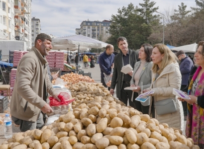 Esnafa Kürtçe fiyat etiketi ve tabela dağıtıldı