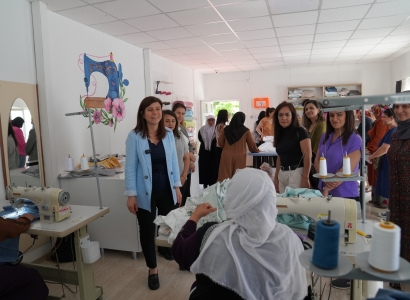 Eş Başkan Bucak, Kadın Yaşam Merkezlerinin üretim alanlarını ziyaret etti