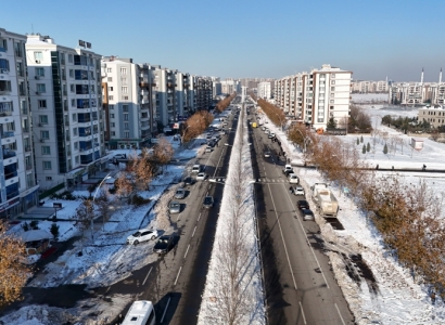 Tüm yolların araç trafiğine açık olduğu kentte buzlanmaya karşı mücadele sürüyor