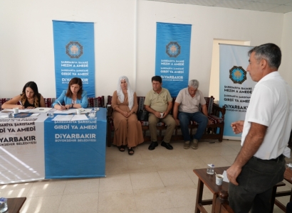 Eşbaşkan Bucak, Eğil’de muhtarlarla bir araya geldi