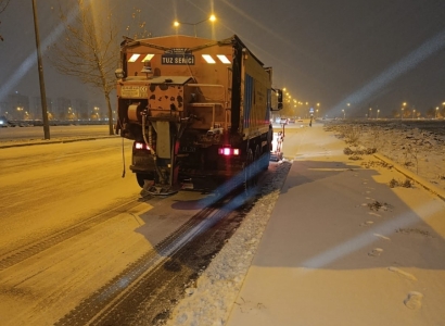 Kar yağışıyla birlikte ekipler sahada çalışmalara başladı