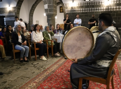 Eş Başkan Bucak, İran’dan gelen erbane sanatçıları ile bir araya geldi