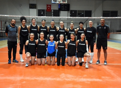 DBB Kadın Voleybol Takımı 1. Lig’e hazır
