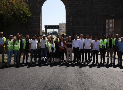Eşbaşkan Bucak, asfalt çalışmasını yerinde inceledi
