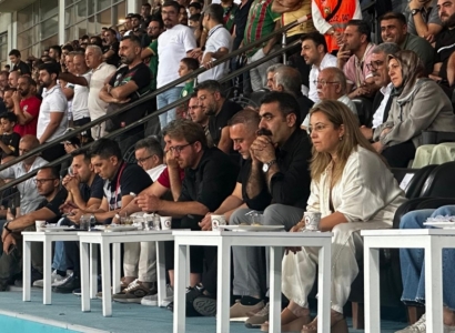 Eşbaşkan Hatun, Amedspor-Pendikspor maçını izledi