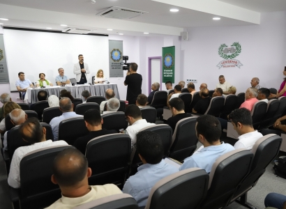 Eş Başkan Hatun, Yenişehir’de mahalle muhtarları buluşmasına katıldı