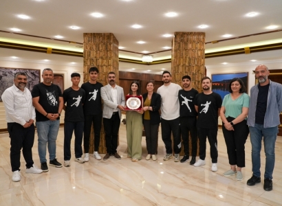 Eş Başkanlar sporcuları ağırladı