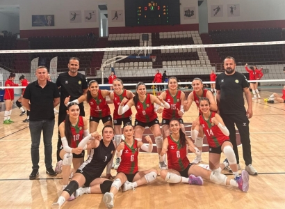 Taximê Ma yê Voleybolî yê Cinîyanê Ciwanan bi Serkewtişî Dest bi Şampîyonîya Tirkîya Kerd