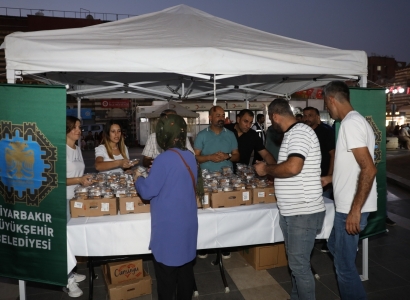 Büyükşehir Belediyesi 20 bin kandil simidi dağıttı
