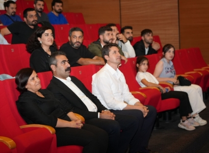 Eşbaşkan Hatun, Jeanne d’Arc’ın Öteki Ölümü oyununu izledi