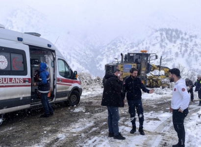 Kırsal mahalle yollarında karla mücadele sürüyor