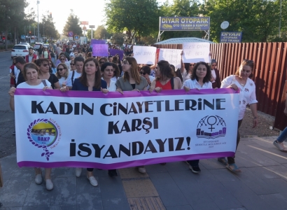 Eş Başkan Bucak, kadın cinayetlerine ilişkin düzenlenen yürüyüşe katıldı