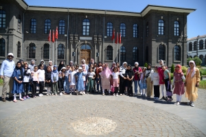 Öğrenciler Diyarbakır’ın tarihi mekânlarını gezdi