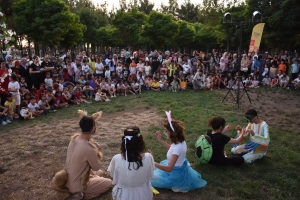Çocuklar tiyatro ile buluşmanın keyfini yaşadı