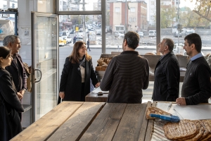 Eşbaşkanlar Emek Caddesi esnafını ziyaret etti