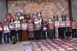 Eşbaşkanlar, kayıp yakınlarının eylemine katıldı