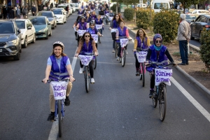 Kadınlar şiddetsiz bir yaşam için pedal çevirdi