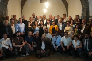 Hevşaredar Hatun, bi zimanzanan re rûnişt