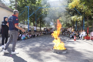 Diyarbakır İtfaiyesinden 3 bin 500 öğrenciye yangın eğitimi