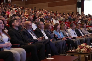 Eş Başkan Bucak, Uluslararası Diş Hekimleri Kongresi’ndeki panele katıldı