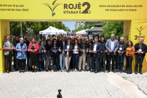 Hemşaredare Bucak: &Ccedil;alak&icirc;y&ecirc; kultur&icirc; day&icirc;şgirewtiş&ecirc; muh&icirc;m &ecirc; ke p&icirc;yab&icirc;yay&icirc;ş&ecirc; komelk&icirc; xurt ken&ecirc;