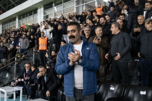 Hevşaredar Hatun li ma&ccedil;a Amedspor-Vanspor&ecirc; temaşe kir