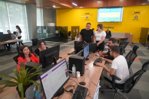 Eş Başkanlar, ALO 153'te çağrıları yanıtladı