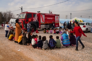 Diyarbakır’da çadır kentteki çocukları oyunlarla mutlu ediyorlar