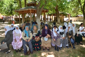 “Dünya Yaşlı İhmal Ve İstismar Farkındalık Günü”nde ulu çınarlar yalnız bırakılmadı