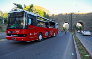 Fetih coşkusu gezici otobüsle Diyarbakır sokaklarında