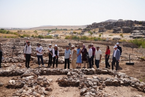 Co-Mayor Bucak visits the &Ccedil;ay&ouml;n&uuml; Excavation Site