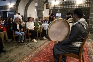 Eş Başkan Bucak, İran’dan gelen erbane sanatçıları ile bir araya geldi
