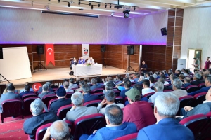 Vali Ali İhsan Su Silvan ilçesi muhtarlarıyla bir araya geldi