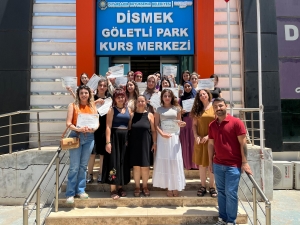 Belgeyên beşdariyê dan 32 jinên ku perwerdeya komputerê ya bingehîn qedandin
