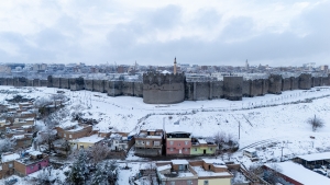 Beyaz &ouml;rt&uuml; tarihle buluştu: Eşsiz manzara objektife yansıdı