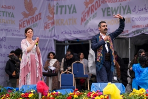 Eşbaşkanlar, halkın Newrozunu kutladı