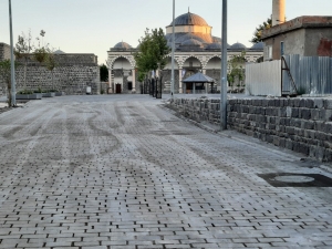 Büyükşehir Tarihi Camilerin Çevresini Yeniliyor
