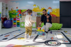 Ji bo zarok&ecirc;n astengdar xizmeta terapiya l&icirc;stik&ecirc;