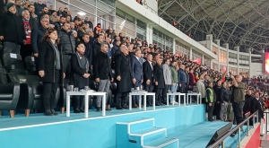 Eşbaşkan Bucak, Amedspor&ndash;Iğdırspor ma&ccedil;ını Leyla Zana ile birlikte izledi