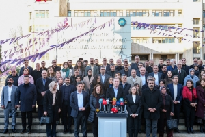 Diyarbakır'dan ortak mesaj: Eşbaşkanlar kayyım atanan belediyelerde g&ouml;revlerine d&ouml;nmeli