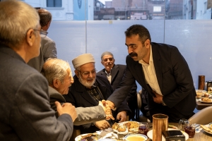 Hemşaredar&icirc; Tems&icirc;lkaran&ecirc; Gr&ucirc;ban&ecirc; Bawermendan Reyde Fitar&icirc; de Amey&icirc; T&ecirc;het