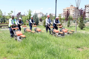 Park ve yeşil alanlar yaza hazırlanıyor