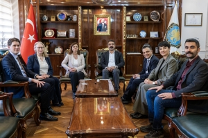 Hemşaredaran Wek&icirc;l&ecirc; Sef&icirc;r&ecirc; Sw&ecirc;d&icirc; Kerd M&ecirc;man