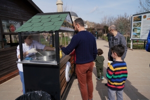 Büyükşehir Belediyesi Eğil’de sıcak çorba ikramına devam ediyor