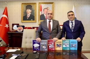 Daneyên &quot;Sempozyûma Erganî ya Navneteweyî&quot; bûn pirtûk