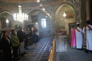 Eş Başkanlar, Meryem Ana Kilisesi&#039;ndeki Paskalya ayinine katıldı