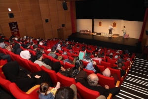 “Ziyafet Sofrası” tiyatro oyunu Diyarbakır’da sahnelendi